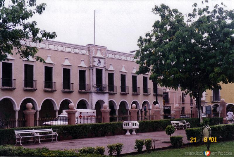 Zócalo y palacio municipal de la ciudad de Valladolid, Yucatán
