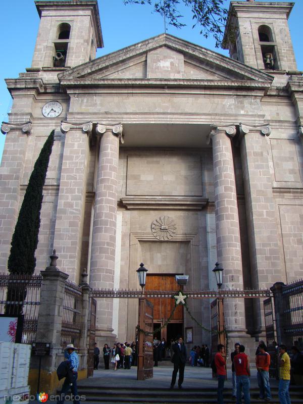 Fachada de estilo Neoclásico de la Catedral de Tulancingo, Hidalgo