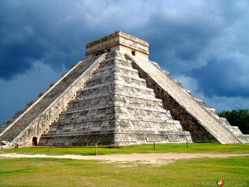 El Castillo o pirámide de Kukulkán