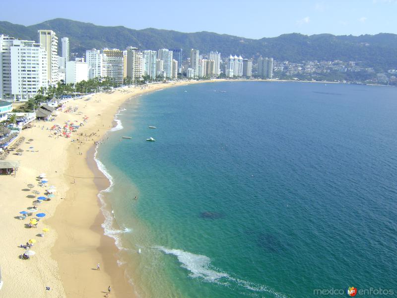 El puerto de Acapulco desde el Hotel Fiesta Inn. Edo. de Guerrero