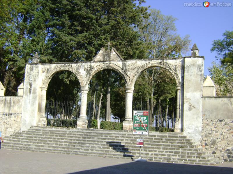 Arcos de acceso al atrio conventual. Huejotzingo, Puebla