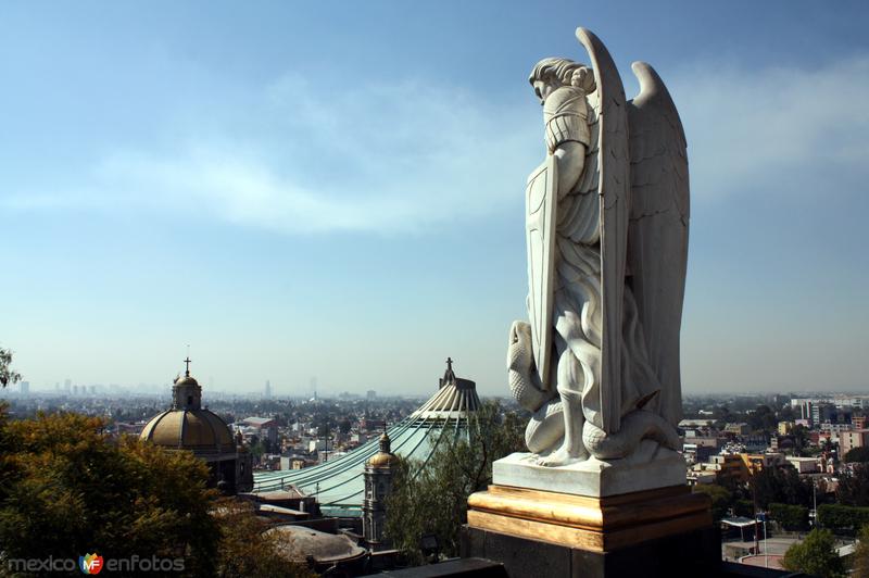 Basílica de Guadalupe, ángel