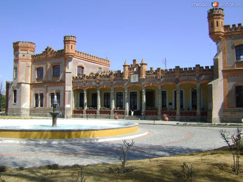 Fachada de estilo medieval de la Ex-hacienda Soltepec, siglo XVIII. Edo. de Tlaxcala