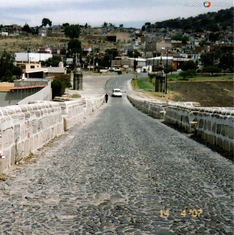 Puente colonial sobre el Río Lerma. Acámbaro, Gto. 2007