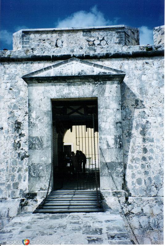 Entrada al Fuerte de San Miguel, siglo XVIII. Campeche, Campeche. 2004