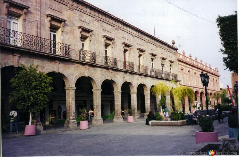 Portales en la ciudad de Celaya, Gto. 2000