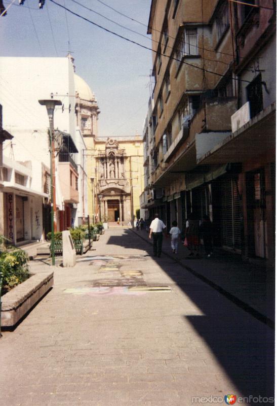 Calle peatonal en el centro de Celaya, Gto. 2000