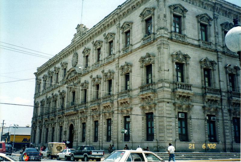 Palacio de Gobierno de estilo neoclásico, 1881. Chihuahua. 2002