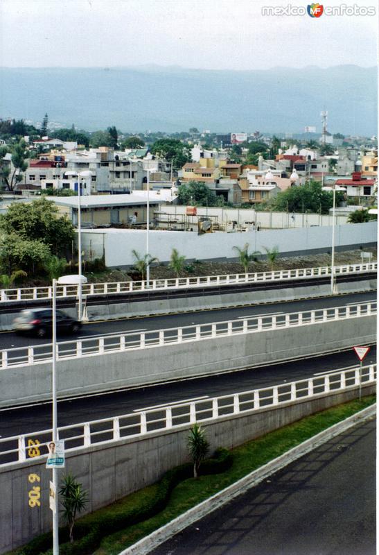 Zona norte de la ciudad de Cuernavaca desde la autopista a México. 2006