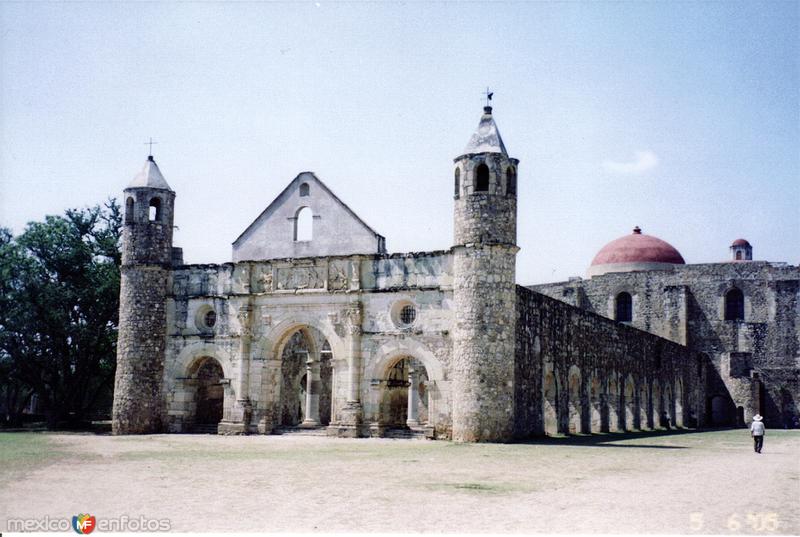 Ex-convento de planta basilical (1555). Cuilapam de Guerrero, Oaxaca. 2005