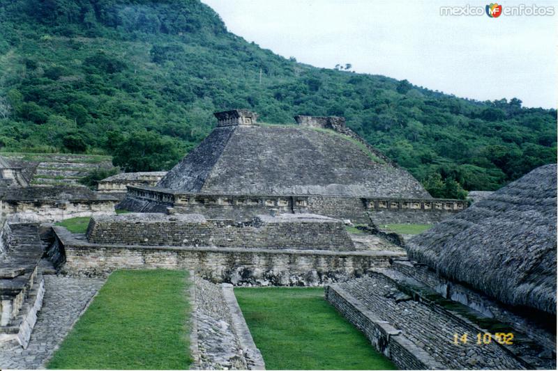 Uno de los 17 juegos de pelota. El Tajín, Veracruz. 2002
