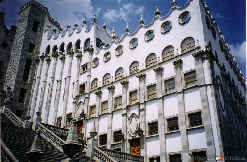 La Universidad de Guanajuato. 2003