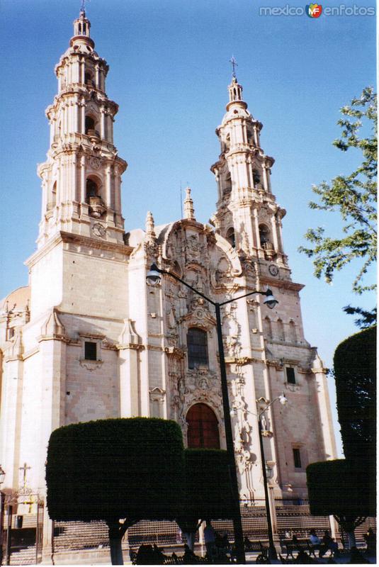 Parroquia de estilo barroco (1784). Lagos de Moreno, Jalisco. 2003