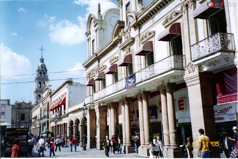 Portales y arquitectura colonial en el centro de León. 2005