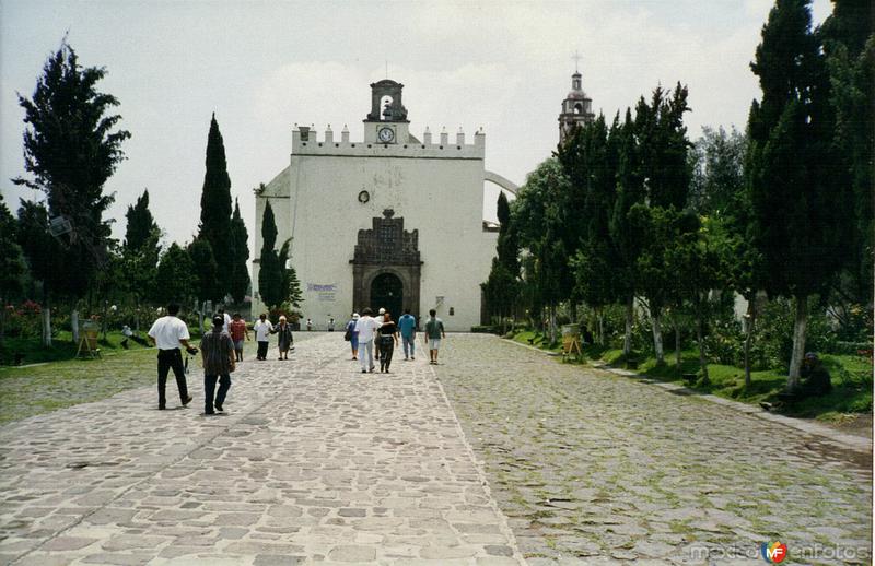 Atrio y ex-convento de San Bernardino (Siglo XVI). Xochimilco, DF. 1994