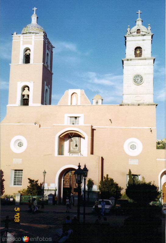 Parroquia del pueblo minero de Real del Monte, Hidalgo. 2003