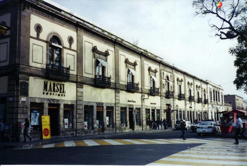 Arquitectura colonial en la Av. Morelos. Morelia. 2000