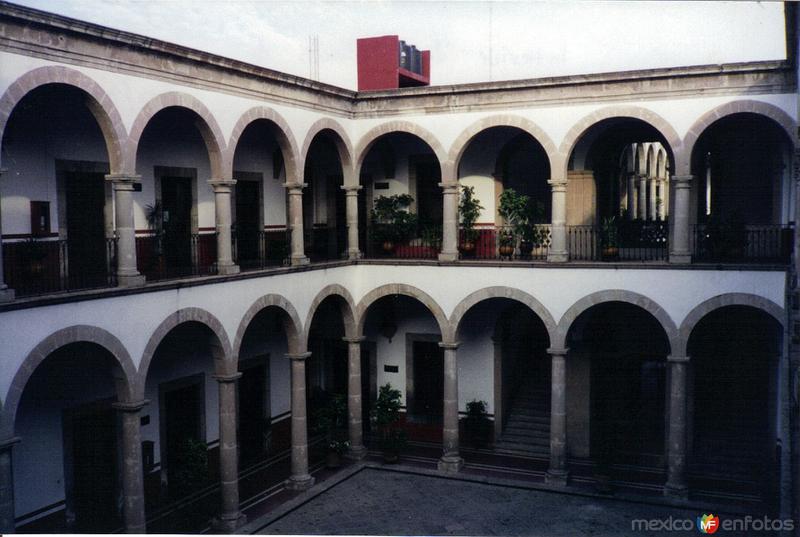 Patio interior del Palacio de Gobierno (1732). Morelia. 2002