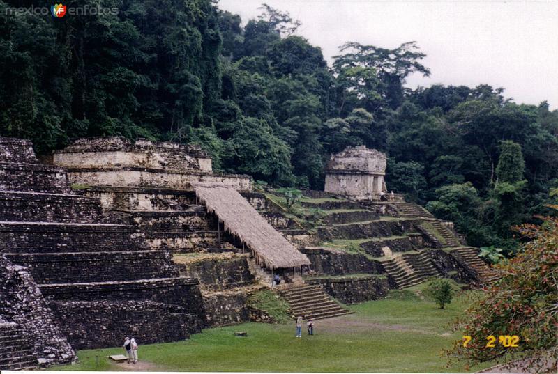 Plaza principal. Zona arqueológica de Palenque, Chiapas. 2002