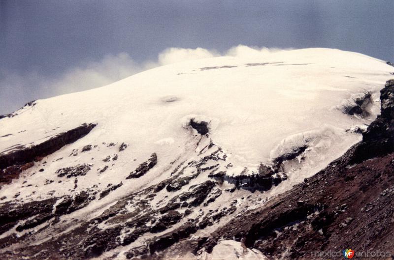 Cumbre nevada del volcán Popocatepetl. Paso de Cortés. 1994