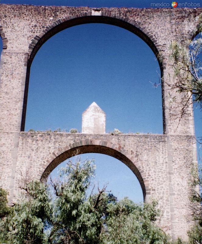 Arcos centrales del acueducto del Padre Tembleque. Tepeyahualco. 2004
