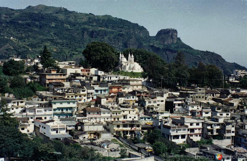 Vista de la capilla del Carmen y la ciudad de Teziutlán. 1995