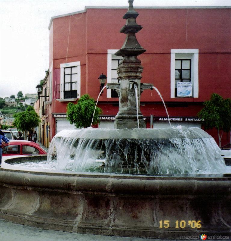 Fuente y calle Porfirio Díaz. Tlaxcala. 2006