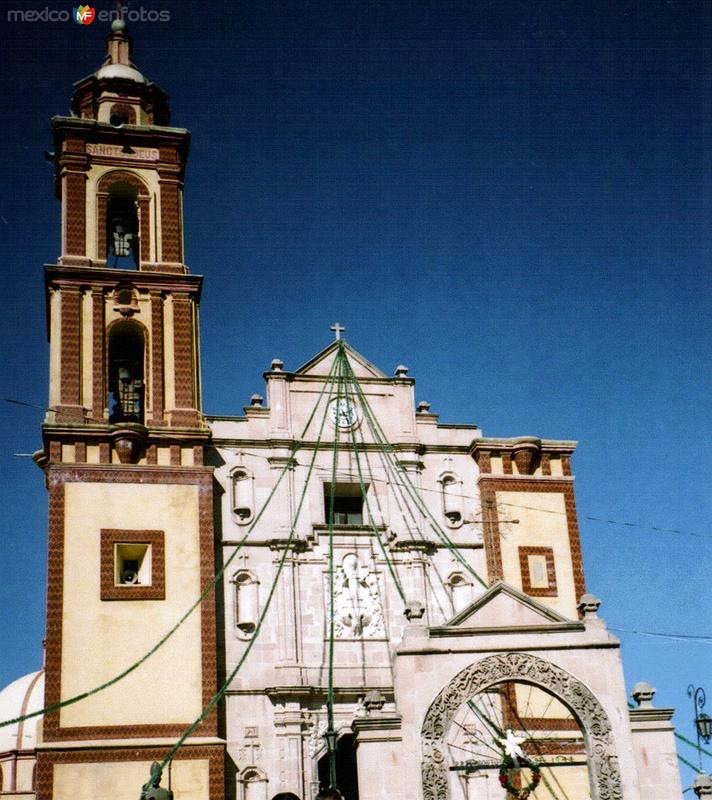 Portada de la parroquia de San Agustín ( Siglo XVII). Tlaxco. 2006