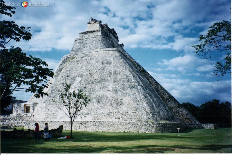 Templo del Adivino. Uxmal, Yucatán. 2003