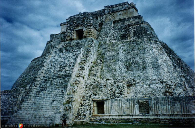 Pirámide del Adivino. Uxmal, Yucatán. 2003