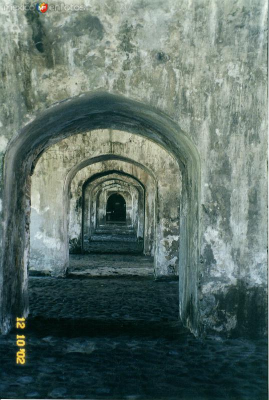 Arcos en el fuerte de San Juán de Ulúa. Veracruz. 2002