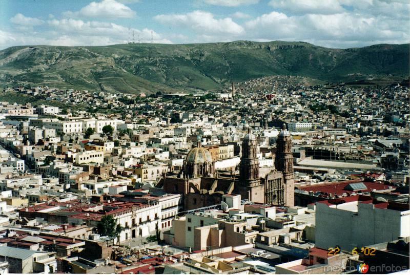 La Catedral y el palacio de gobierno desde el Teleférico. Zacatecas. 2002