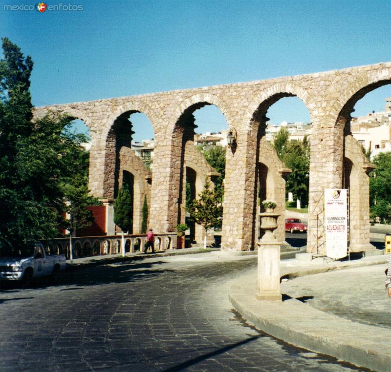 Acueducto del Cubo y la calle González Ortega. Zacatecas. 2002
