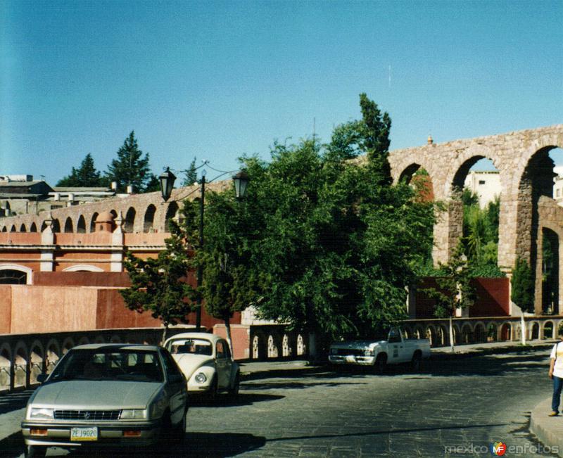 Calle González Ortega y el acueducto del Cubo. Zacatecas. 2002