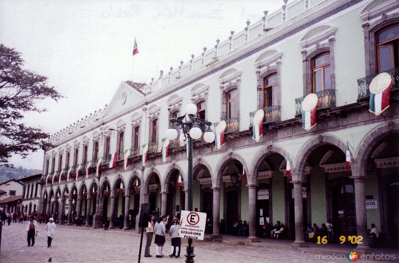 El Palacio Municipal de estilo neoclásico (Siglo XIX). Zacatlán. 2002