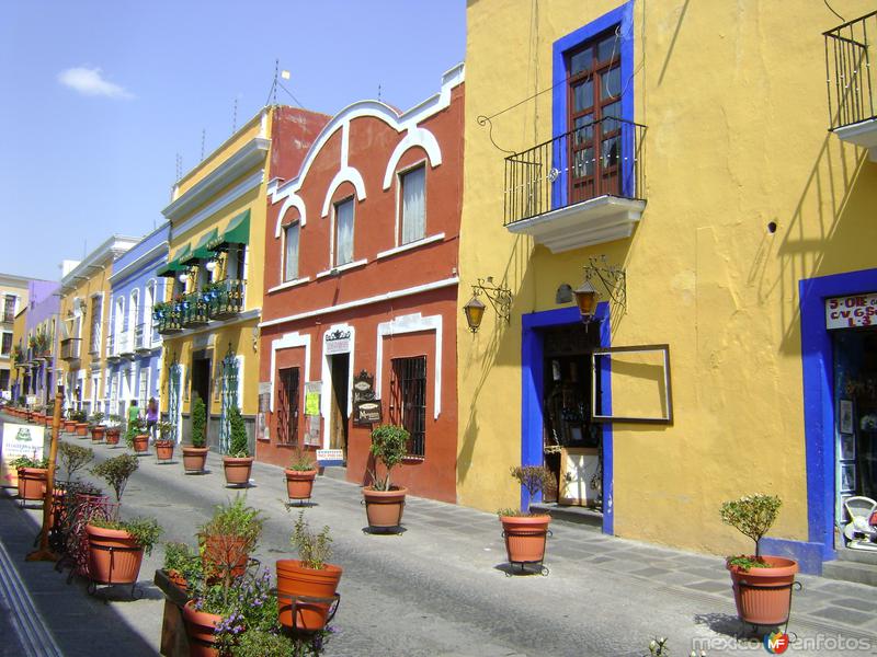 Bazares en el callejón de los Sapos. Puebla. Abril/2011