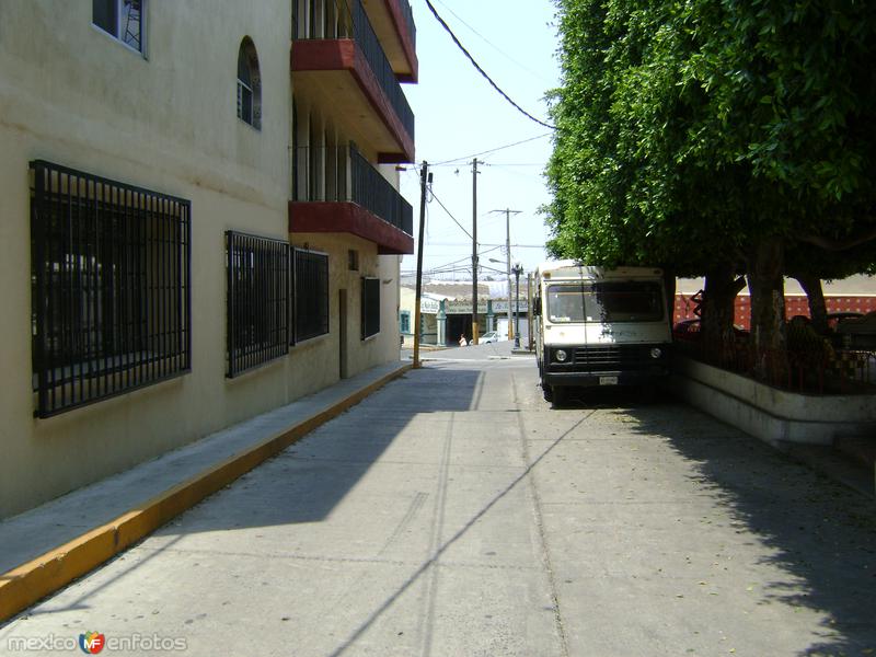 Callejón del centro de Chipilo, Puebla. Abril/2011 Callejón del centro de Chipilo, Puebla. Abril/2011