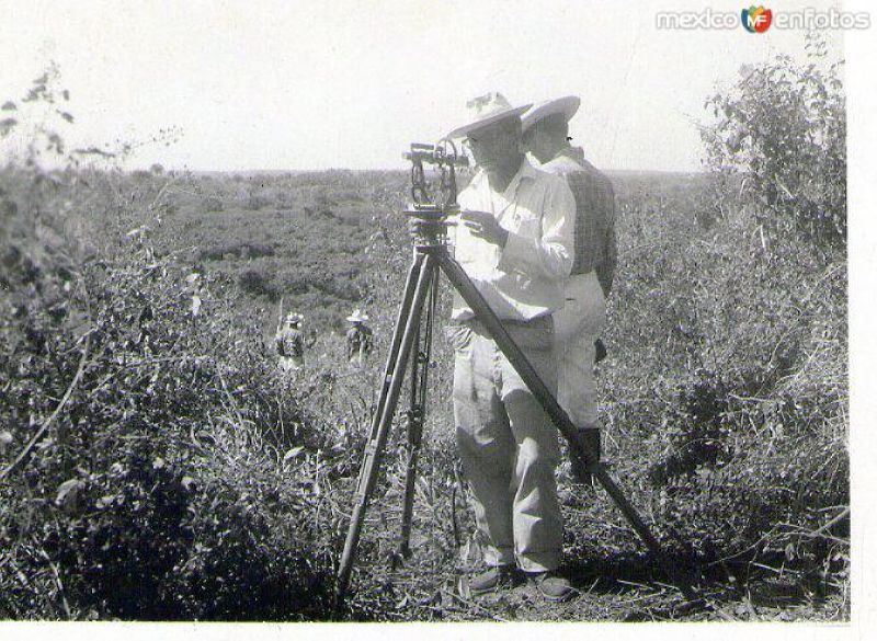 Trazando Nueva carretera en 1953