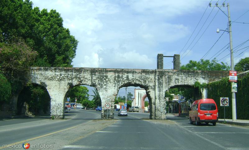 Acueducto de la ex-hacienda de San Carlos. Los Arcos, Morelos. Junio/2011