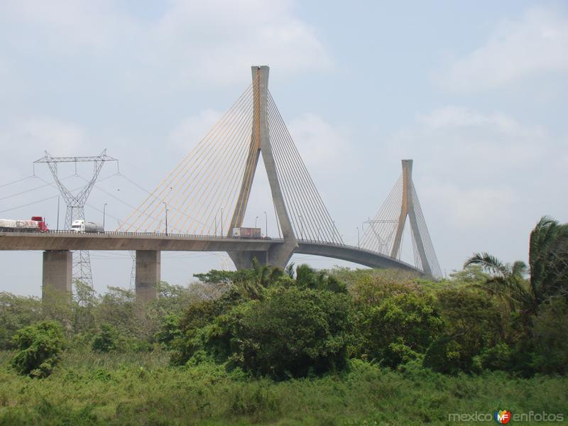 PUENTE ATIRANTADO ANTONIO DOVALI JAIME. 2011