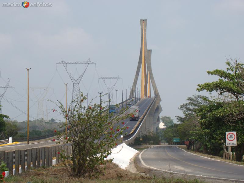 LA AUTOPISTA MINATITLAN-VILLAHERMOSA Y EL PUENTE COATZACOALCOS II. 2011