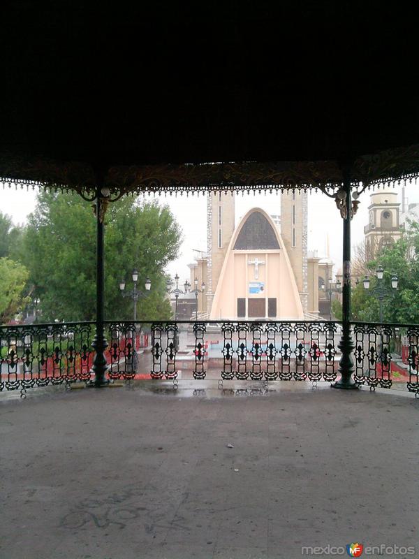 Dentro del kiosco