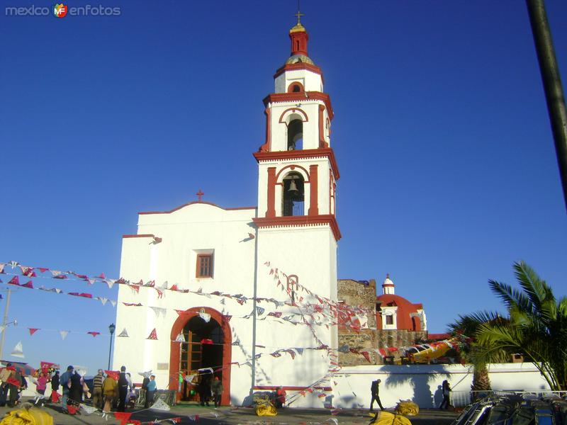 Atrio y portada de la Parroquia de San Lucas Tecopilco. Octubre/2011