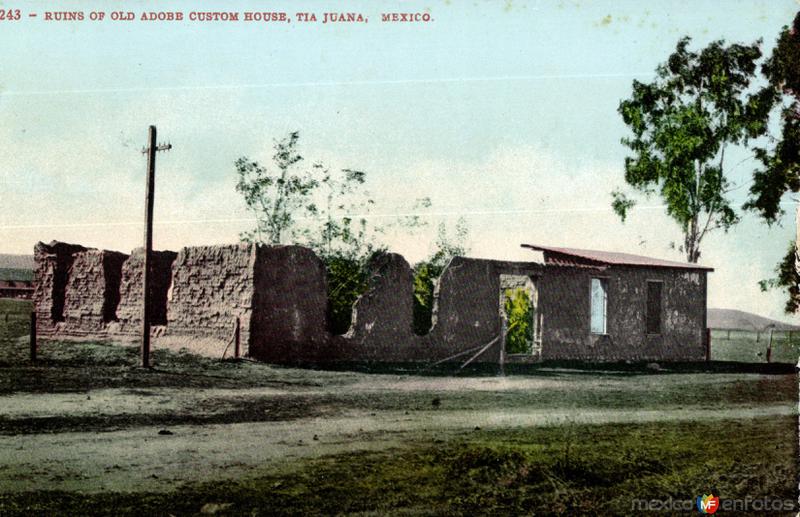 Ruinas de la antigua aduana de adobe