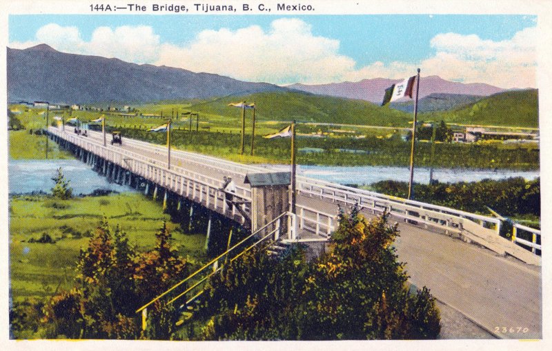 Puente sobre el Río Tijuana