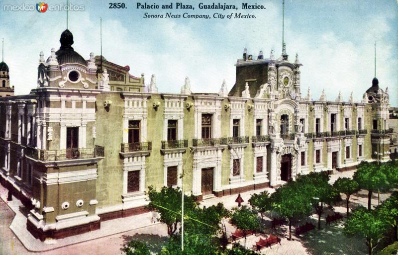 Palacio de Gobierno y Plaza de Armas de Guadalajara