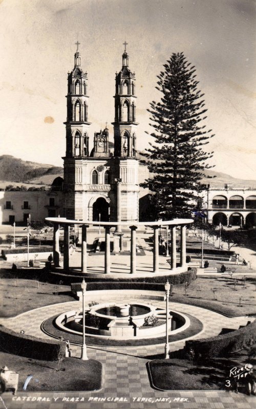 Catedral y Plaza Principal de Tepic