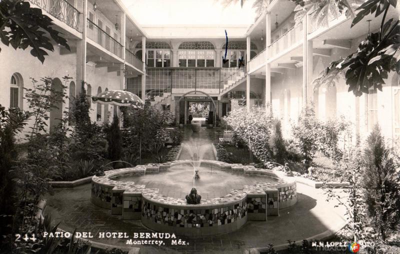 Patio del Hotel Bermuda
