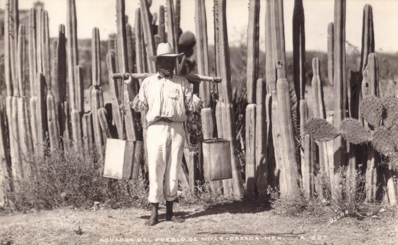 Aguador del pueblo de Mitla