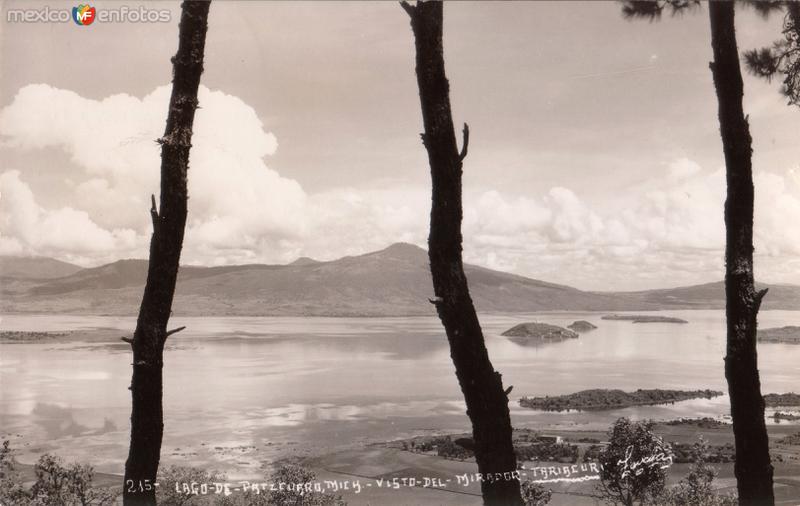 Lago de Pátzcuaro. Vista del mirador Tariacuri